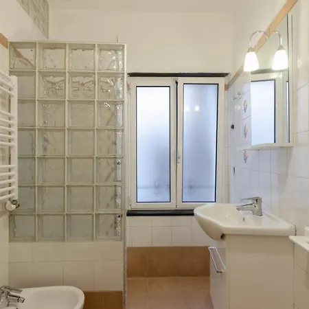 Joivy Warm Family Flat For 9, Near Porto Antico *